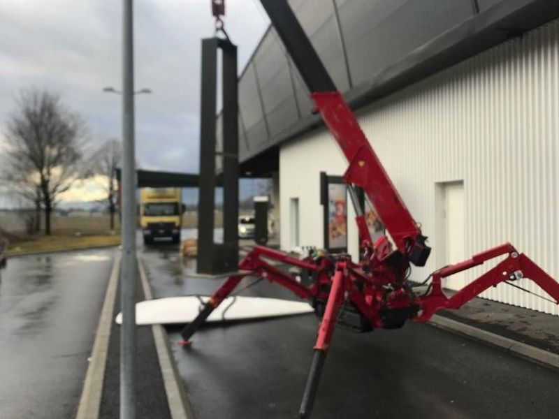 Levage et manutention précise de totems