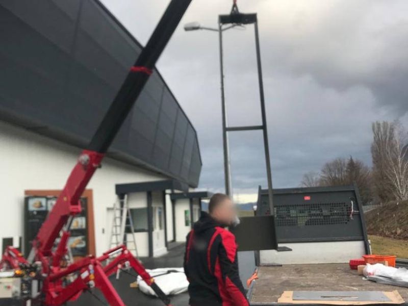 Levage et manutention précise de totems