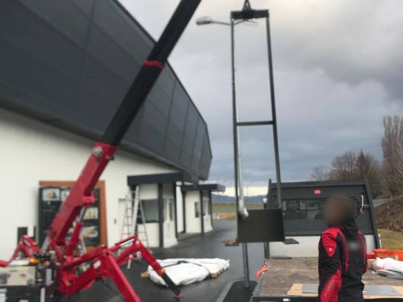 Levage et manutention précise de totems