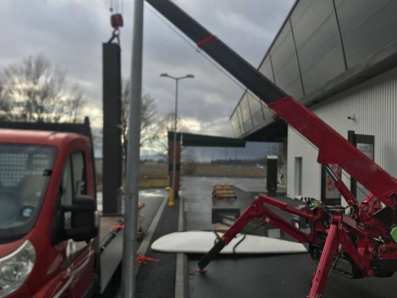 Levage et manutention précise de totems