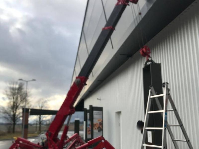 Levage et manutention précise de totems