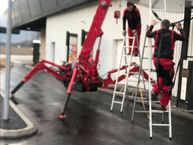 Levage et manutention précise de totems